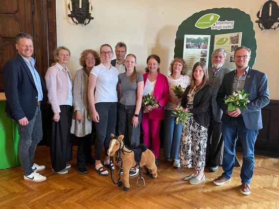 Von links nach rechts: Günther MAYERL, Monika SCHNEIER BLESL, Ilse STRASSER, Therese MÜLLER, Dr, Josef HAINFELLNER,  Emely HASLINGER, Renate OBRITZBERGER, Pia WILLACH, Magdalena SCHEUCH, Josef RESCH, René HARTINGER